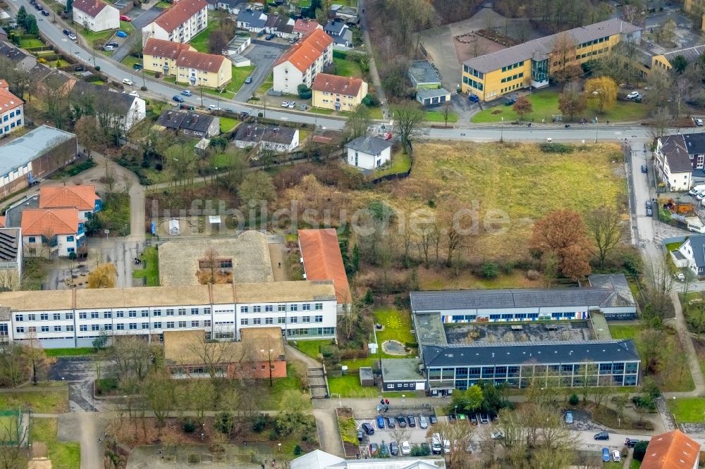 Bergkamen von oben - Entwicklungsgebiet und Bauland- Brache auf dem Gelände des ehemaligen Kindergartens an der Elsa-Brandström-Straße - Hochstraße in Bergkamen im Bundesland Nordrhein-Westfalen, Deutschland