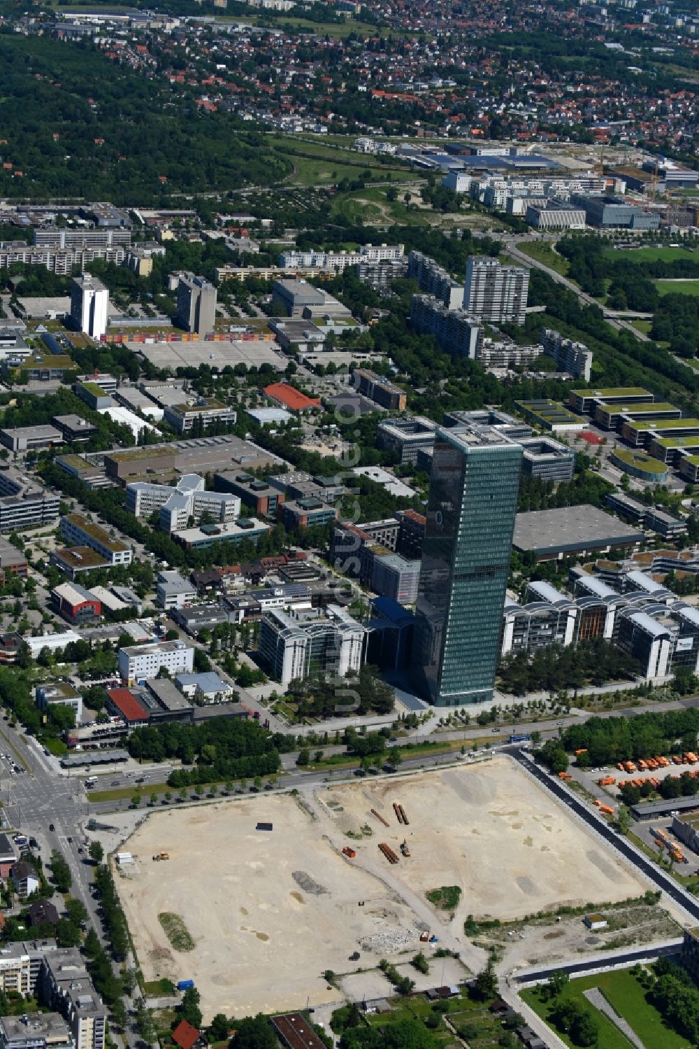 München von oben - Entwicklungsgebiet und Bauland- Brache am Georg-Brauchle-Ring - Emmy-Noether-Straße im Ortsteil Moosach in München im Bundesland Bayern, Deutschland