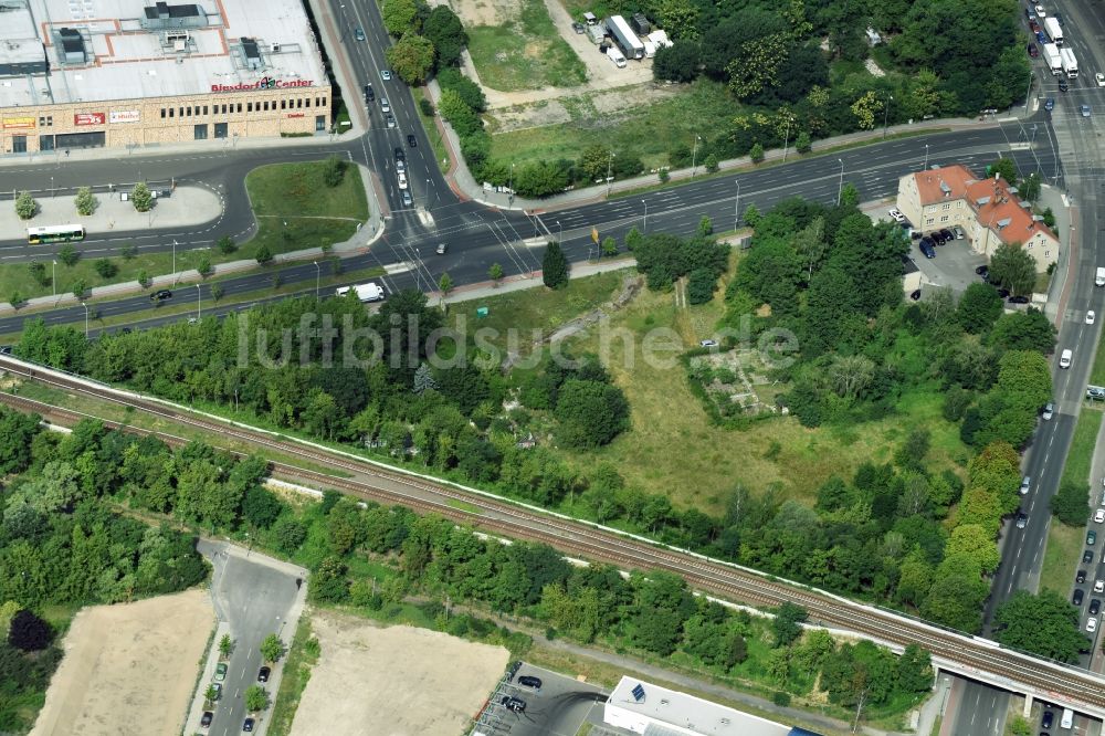 Luftaufnahme Berlin - Entwicklungsgebiet und Bauland- Brache Köpenicker Straße - Alt-Biesdorf an der ehemaligen Polizeiwache in Berlin