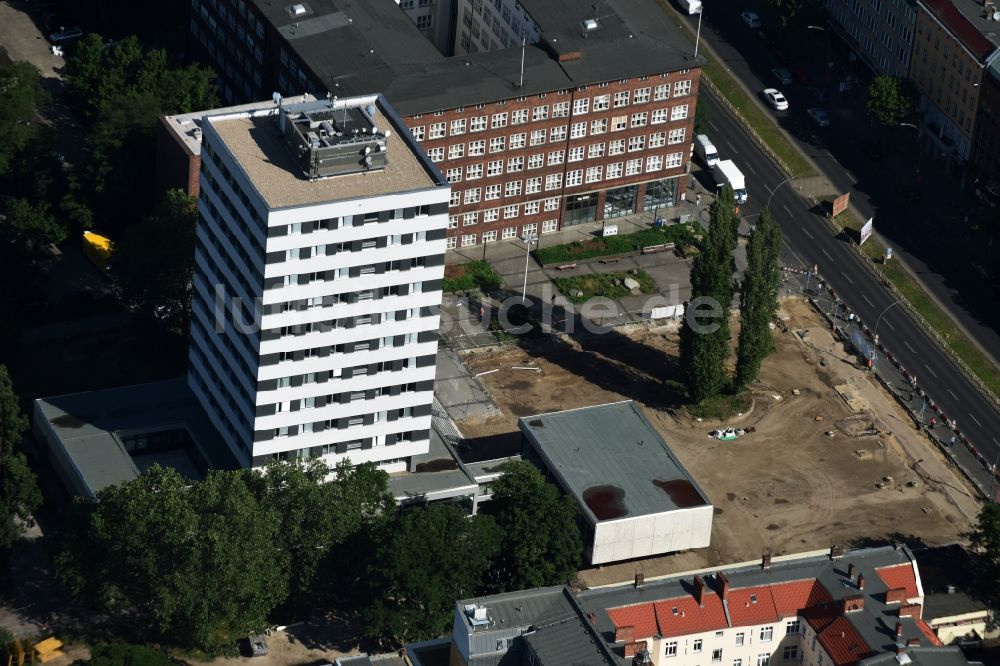 Berlin aus der Vogelperspektive: Entwicklungsgebiet und Bauland- Brache in der Müllerstraße in Berlin