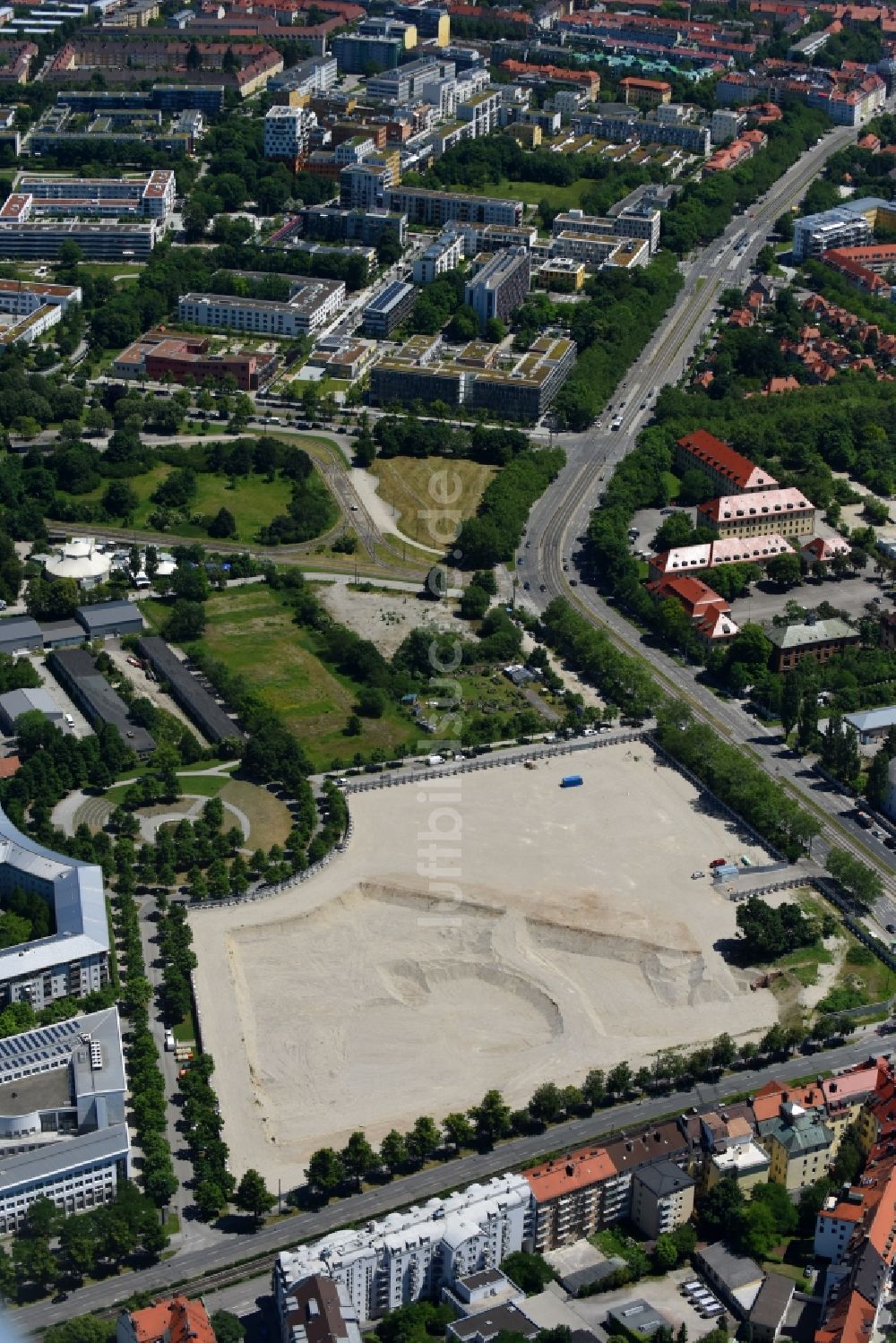 Luftaufnahme München - Entwicklungsgebiet und Bauland- Brache Neubau Strafjustizzentrum München im Ortsteil Neuhausen-Nymphenburg in München im Bundesland Bayern, Deutschland