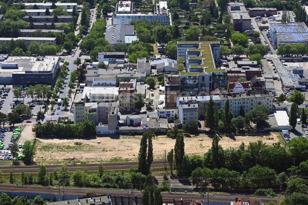 Luftaufnahme Berlin - Entwicklungsgebiet und Bauland- Brache im Ortsteil Spandau in Berlin, Deutschland