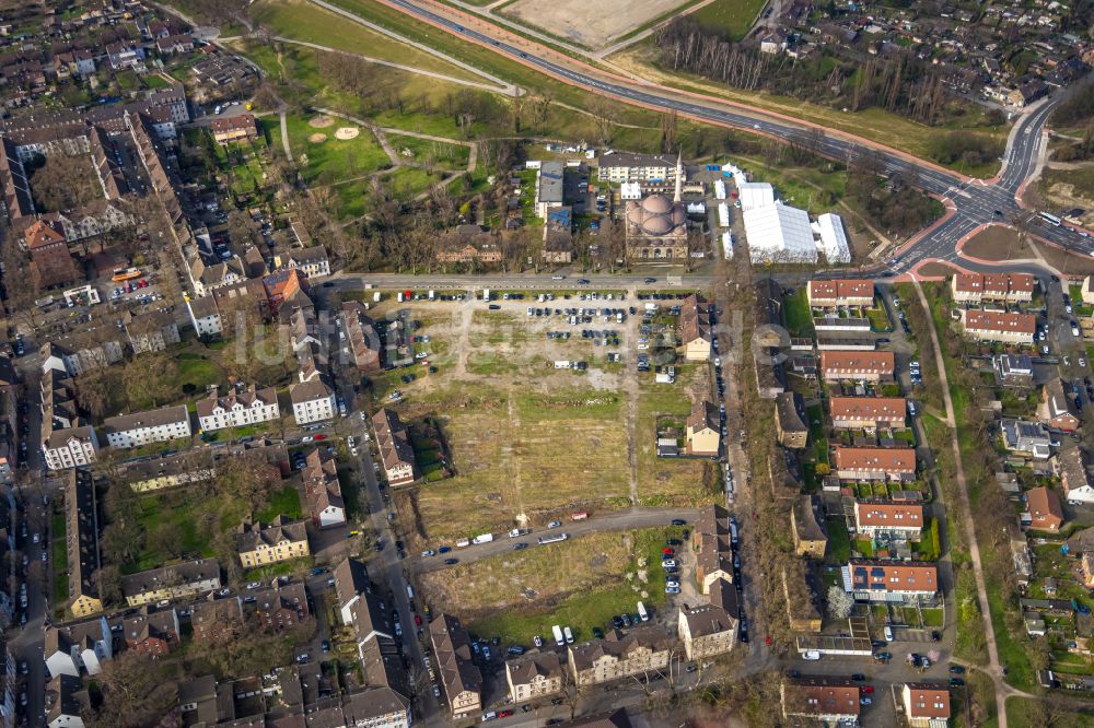 Luftaufnahme Duisburg - Entwicklungsgebiet und Bauland- Brache an der Warbruckstraße in Duisburg im Bundesland Nordrhein-Westfalen, Deutschland
