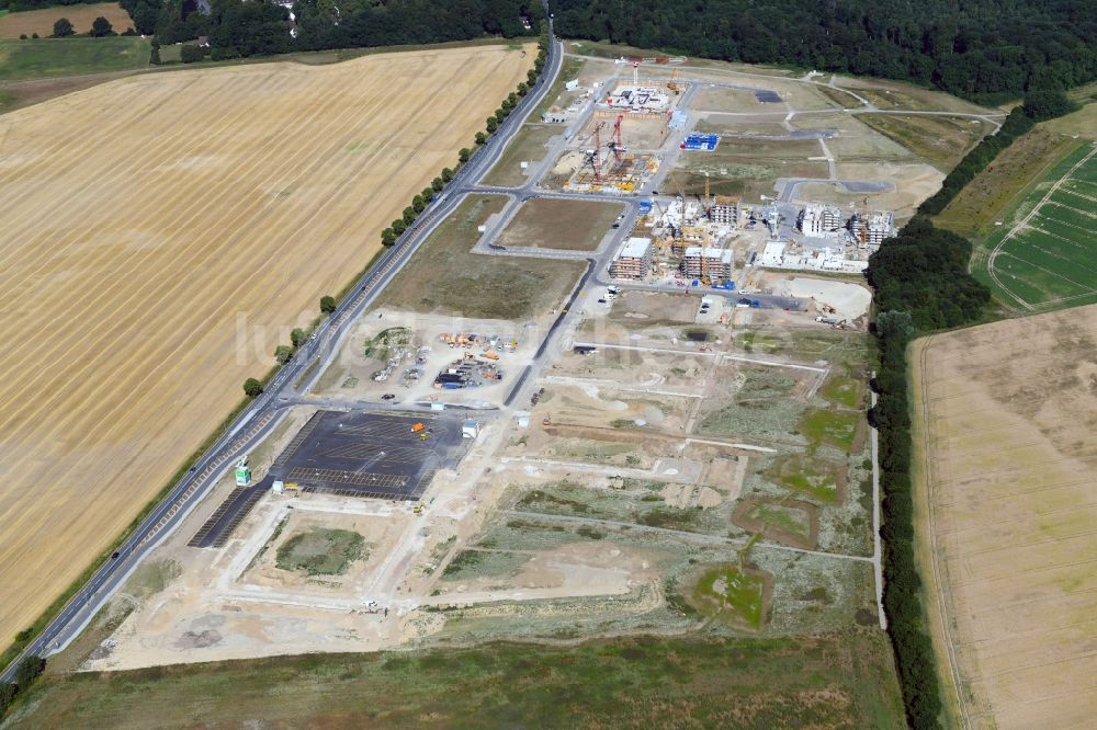 Wolfsburg aus der Vogelperspektive: Entwicklungsgebiet und Bauland entlang der L322 in Wolfsburg im Bundesland Niedersachsen, Deutschland