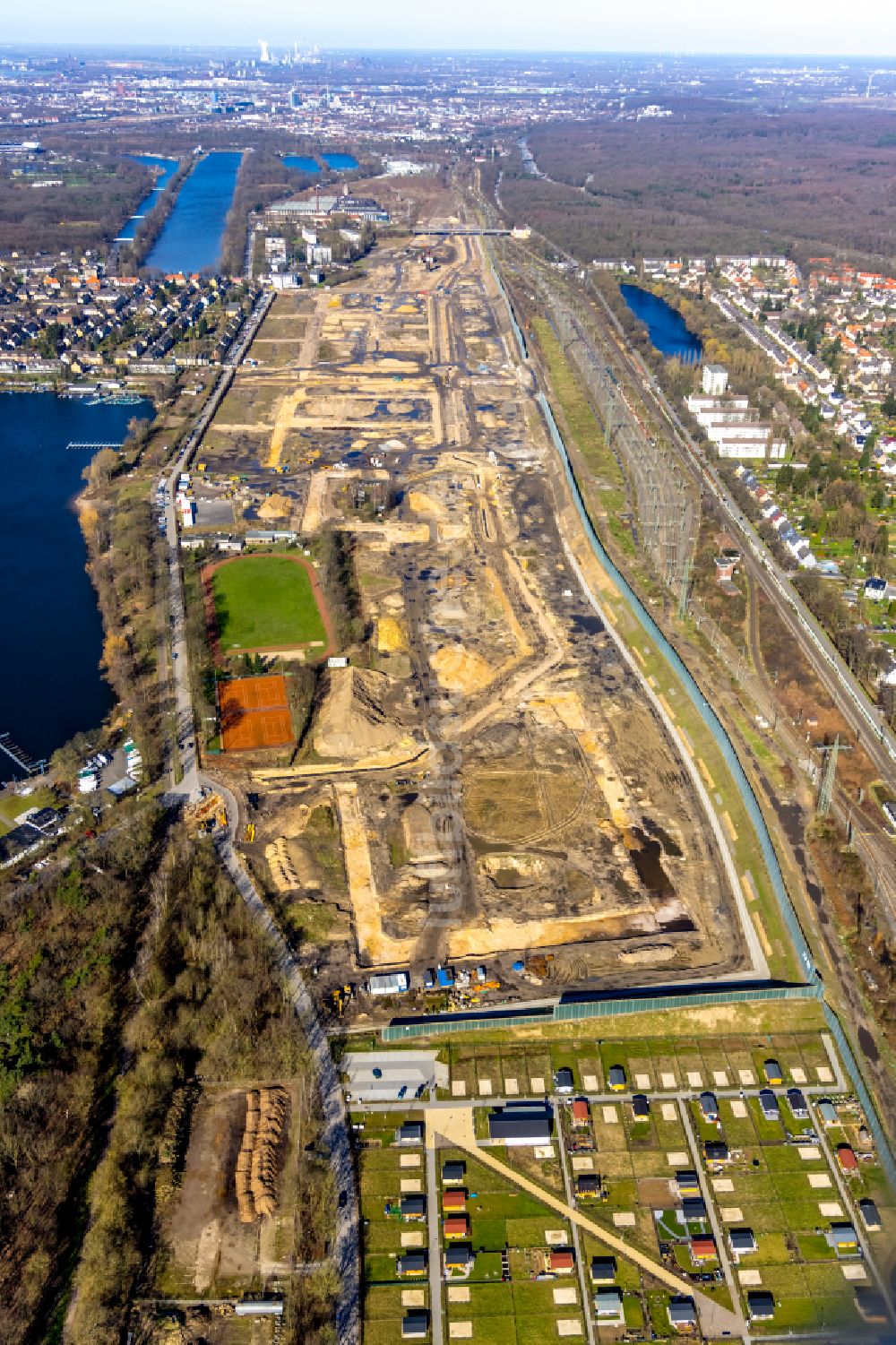 Luftbild Duisburg - Entwicklungsgebiet und Bauland für den Neubau des Quartier am Wasserturm in Duisburg im Bundesland Nordrhein-Westfalen, Deutschland