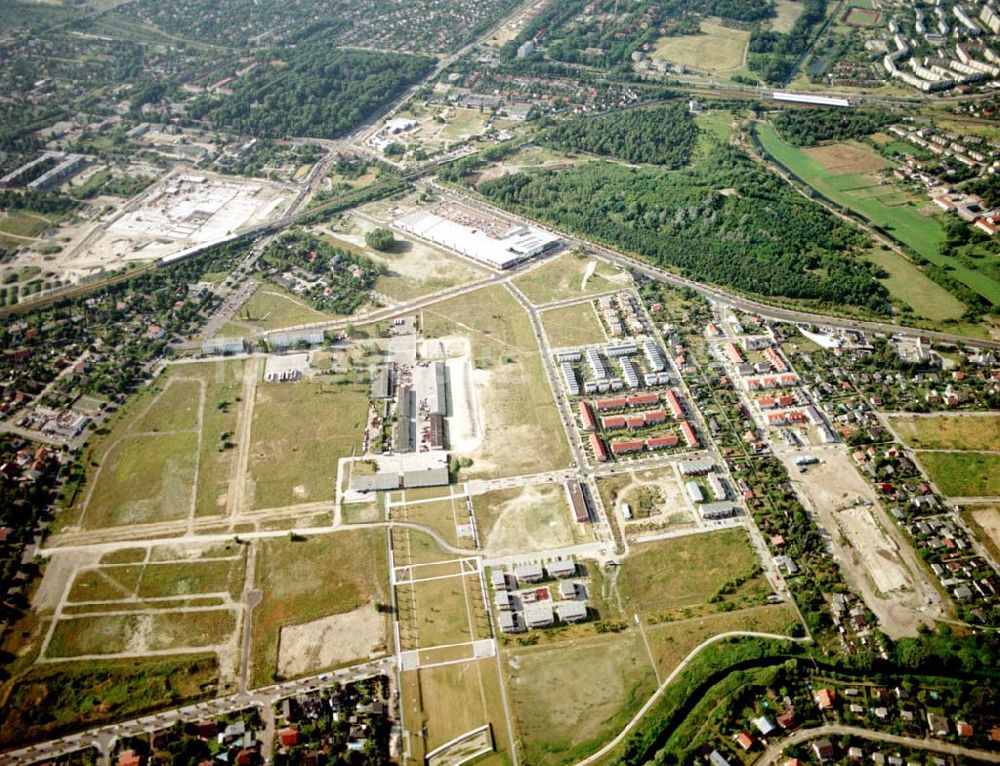 Luftaufnahme Berlin - Biesdorf - Entwicklungsgebiet Biesdorf - Süd. 08.07.02