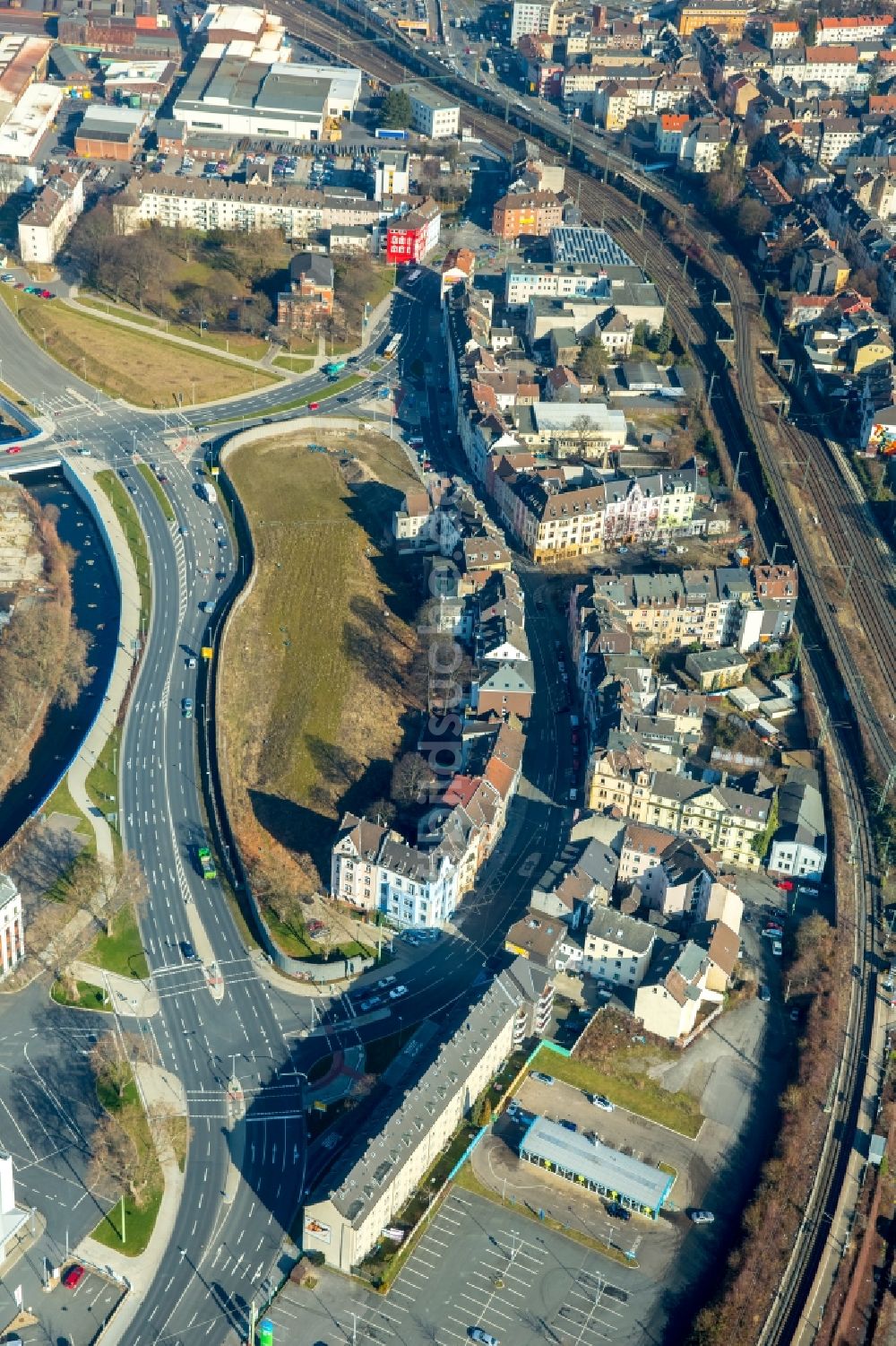 Luftbild Hagen - Entwicklungsgebiet - Brache die sogenannte Bohne an der Bahnhofshinterfahrung im Stadtteil Wehringhausen in Hagen im Bundesland Nordrhein-Westfalen