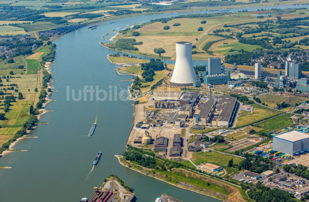 Duisburg aus der Vogelperspektive: Entwicklungsgebiet des ehemaligen Industrie- und Gewerbegebiet der Papierfabrik am Erweiterungs- Standort der Duisburger Hafen AG Logport VI 6 am Ufer des Rhein in Duisburg im Bundesland Nordrhein-Westfalen, Deutschland