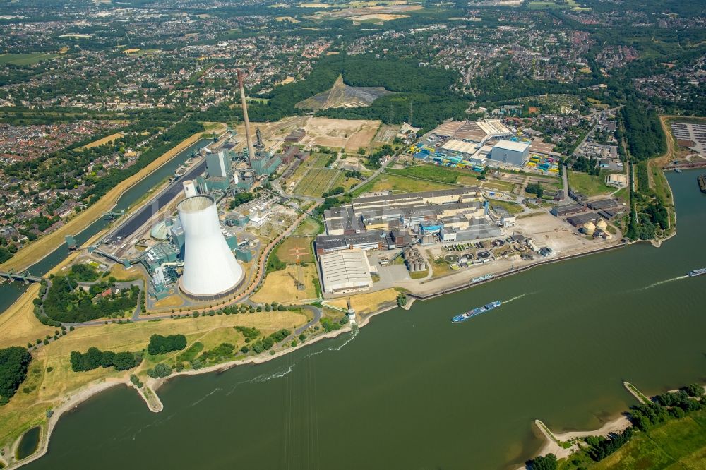 Duisburg von oben - Entwicklungsgebiet des ehemaligen Industrie- und Gewerbegebiet der Papierfabrik am Erweiterungs- Standort der Duisburger Hafen AG Logport VI 6 am Ufer des Rhein in Duisburg im Bundesland Nordrhein-Westfalen, Deutschland