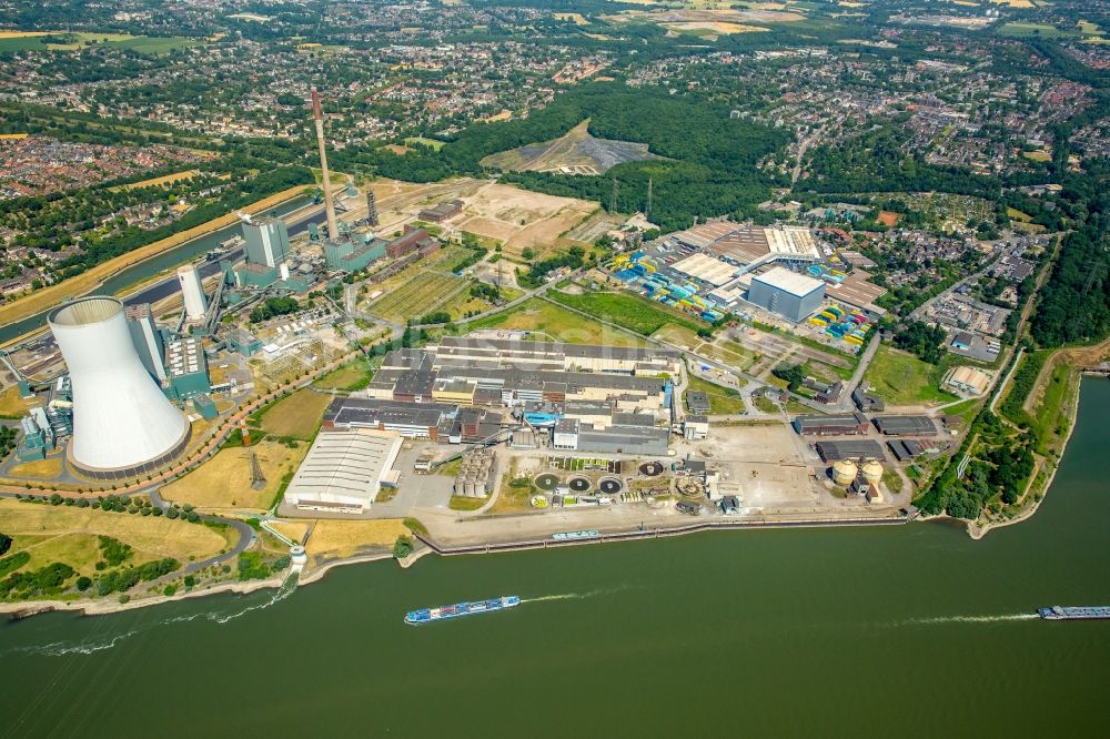 Duisburg aus der Vogelperspektive: Entwicklungsgebiet des ehemaligen Industrie- und Gewerbegebiet der Papierfabrik am Erweiterungs- Standort der Duisburger Hafen AG Logport VI 6 am Ufer des Rhein in Duisburg im Bundesland Nordrhein-Westfalen, Deutschland