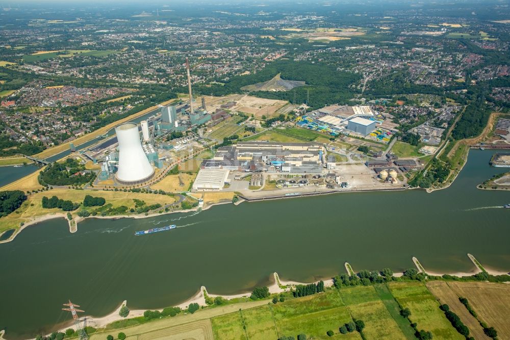 Duisburg von oben - Entwicklungsgebiet des ehemaligen Industrie- und Gewerbegebiet der Papierfabrik am Erweiterungs- Standort der Duisburger Hafen AG Logport VI 6 am Ufer des Rhein in Duisburg im Bundesland Nordrhein-Westfalen, Deutschland