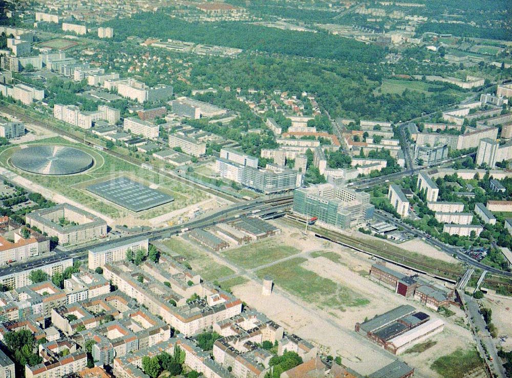 Berlin - Friedrichshain von oben - Entwicklungsgebiet an der Eldenaer Straße / Landsberger Allee in Berlin - Friedrichshain.