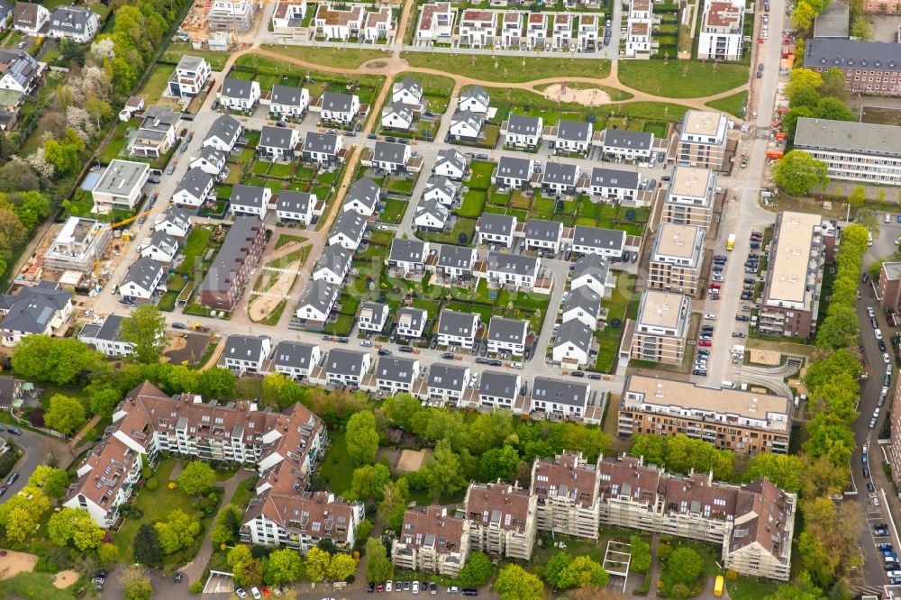 Luftaufnahme Düsseldorf - Entwicklungsgebiet Gartenstadt Reitzenstein mit Baustellen auf dem Gelände der ehemaligen Kaserne Reitzenstein in Düsseldorf im Bundesland Nordrhein-Westfalen