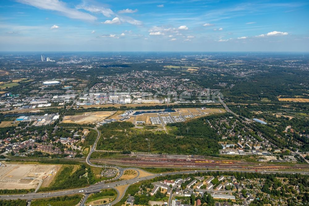 Gelsenkirchen aus der Vogelperspektive: Entwicklungsgebiet Gelände der ehemaligen Zeche Graf Bismark / Umbau zum Neubau- Wohngebiet mit Stadtquartieren am Rhein-Herne-Kanal in Gelsenkirchen im Bundesland Nordrhein-Westfalen NRW