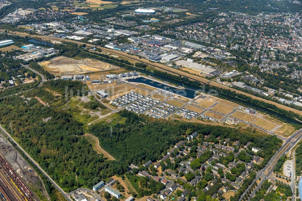 Gelsenkirchen aus der Vogelperspektive: Entwicklungsgebiet Gelände der ehemaligen Zeche Graf Bismark / Umbau zum Neubau- Wohngebiet mit Stadtquartieren am Rhein-Herne-Kanal in Gelsenkirchen im Bundesland Nordrhein-Westfalen NRW