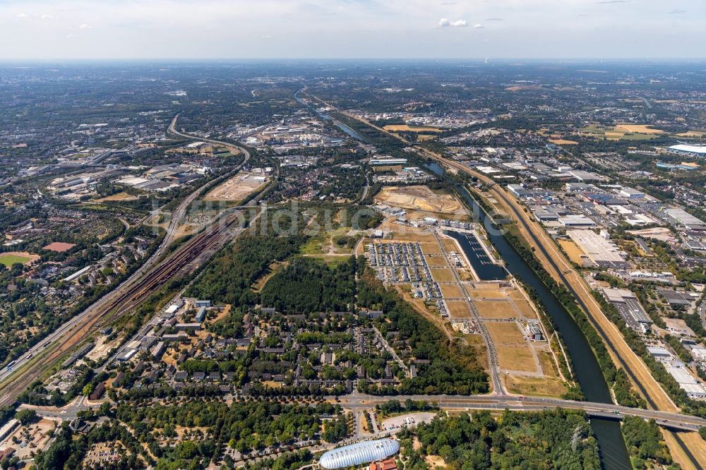 Gelsenkirchen aus der Vogelperspektive: Entwicklungsgebiet Gelände der ehemaligen Zeche Graf Bismark / Umbau zum Neubau- Wohngebiet mit Stadtquartieren am Rhein-Herne-Kanal in Gelsenkirchen im Bundesland Nordrhein-Westfalen NRW