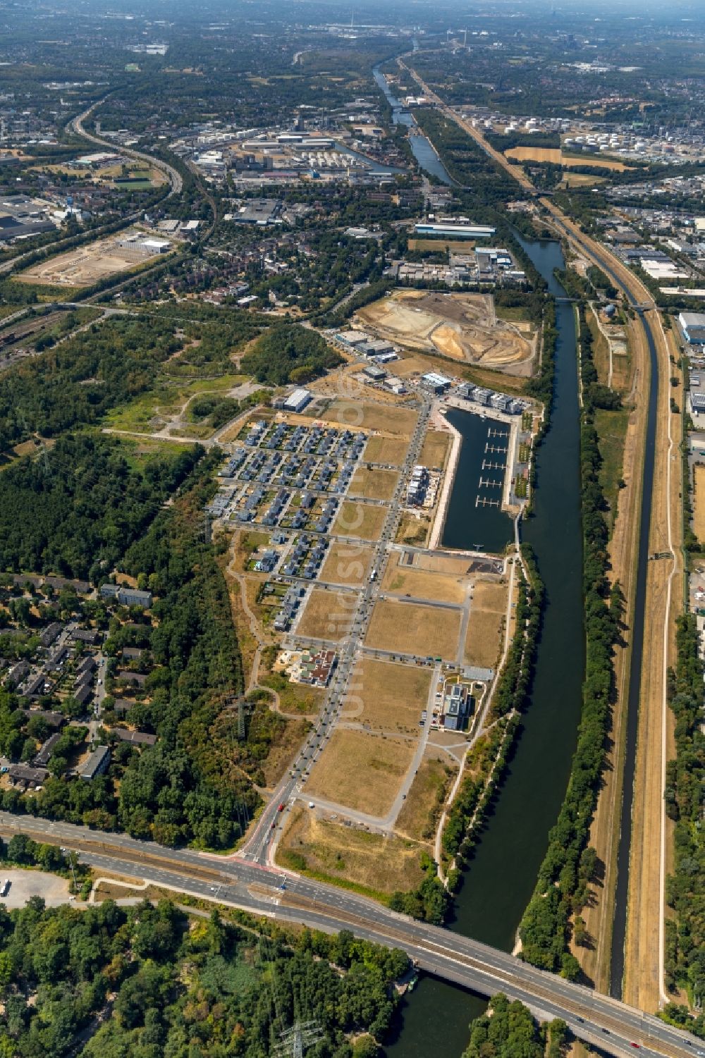 Gelsenkirchen von oben - Entwicklungsgebiet Gelände der ehemaligen Zeche Graf Bismark / Umbau zum Neubau- Wohngebiet mit Stadtquartieren am Rhein-Herne-Kanal in Gelsenkirchen im Bundesland Nordrhein-Westfalen NRW