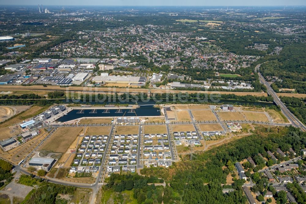 Gelsenkirchen aus der Vogelperspektive: Entwicklungsgebiet Gelände der ehemaligen Zeche Graf Bismark / Umbau zum Neubau- Wohngebiet mit Stadtquartieren am Rhein-Herne-Kanal in Gelsenkirchen im Bundesland Nordrhein-Westfalen NRW