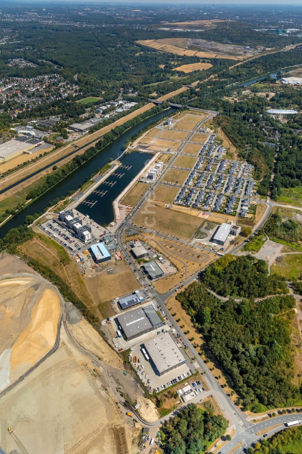 Luftaufnahme Gelsenkirchen - Entwicklungsgebiet Gelände der ehemaligen Zeche Graf Bismark / Umbau zum Neubau- Wohngebiet mit Stadtquartieren am Rhein-Herne-Kanal in Gelsenkirchen im Bundesland Nordrhein-Westfalen NRW