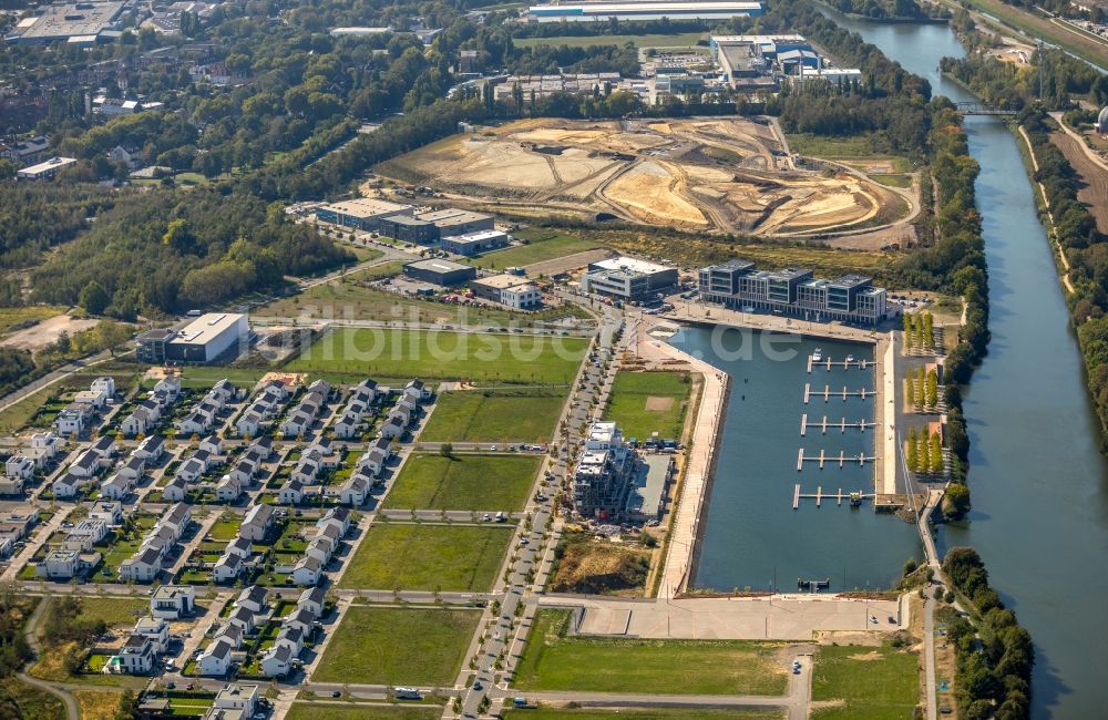 Gelsenkirchen aus der Vogelperspektive: Entwicklungsgebiet Gelände der ehemaligen Zeche Graf Bismark / Umbau zum Neubau- Wohngebiet mit Stadtquartieren am Rhein-Herne-Kanal in Gelsenkirchen im Bundesland Nordrhein-Westfalen NRW