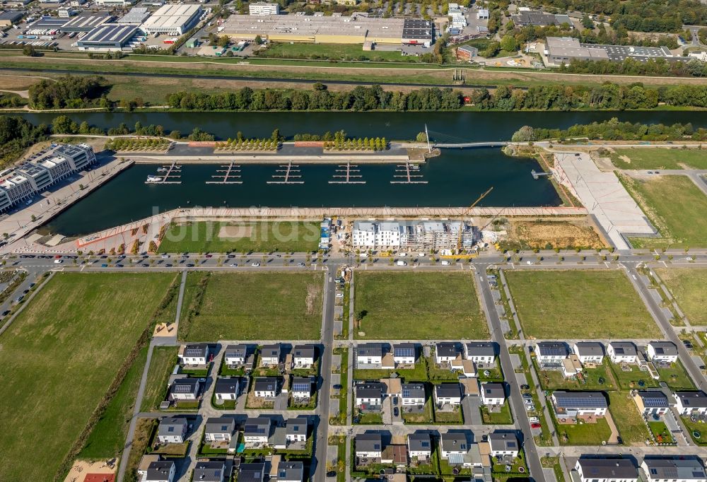 Gelsenkirchen aus der Vogelperspektive: Entwicklungsgebiet Gelände der ehemaligen Zeche Graf Bismark / Umbau zum Neubau- Wohngebiet mit Stadtquartieren am Rhein-Herne-Kanal in Gelsenkirchen im Bundesland Nordrhein-Westfalen NRW