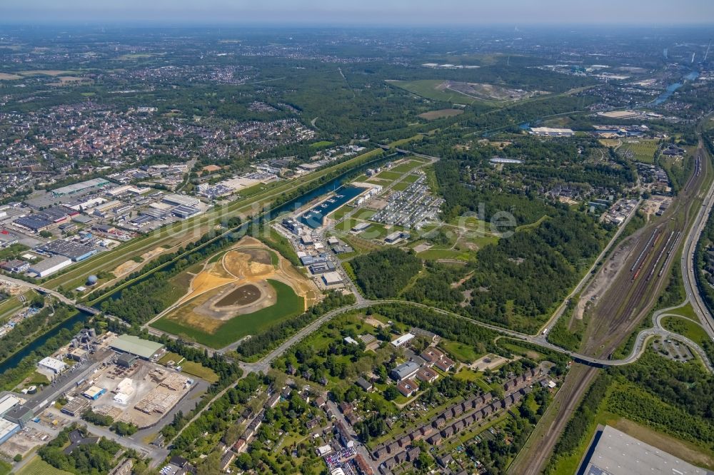 Gelsenkirchen von oben - Entwicklungsgebiet Gelände der ehemaligen Zeche Graf Bismark / Umbau zum Neubau- Wohngebiet mit Stadtquartieren am Rhein-Herne-Kanal in Gelsenkirchen im Bundesland Nordrhein-Westfalen NRW