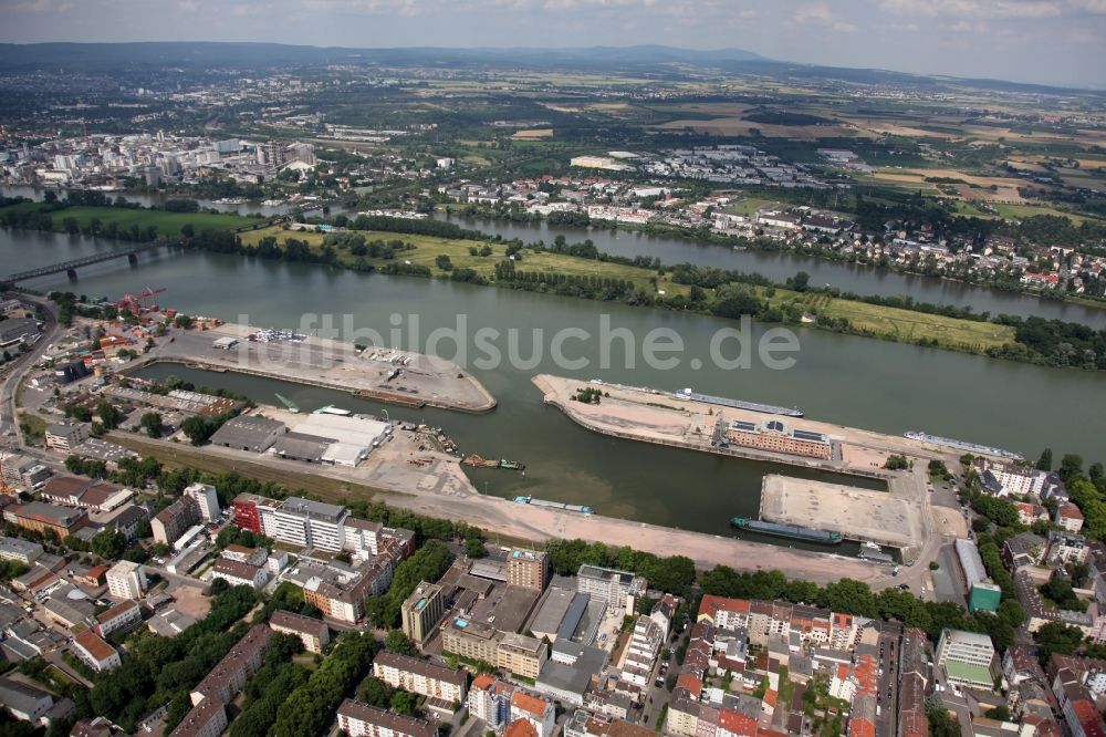 Luftaufnahme Mainz - Entwicklungsgebiet vom Gelände des ehemaligen Zoll- und Binnenhafen am Ufer des Flußes Main in Mainz im Bundesland Rheinland-Pfalz