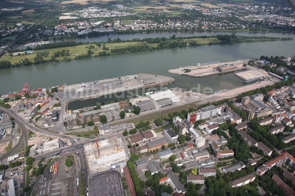 Luftaufnahme Mainz - Entwicklungsgebiet vom Gelände des ehemaligen Zoll- und Binnenhafen am Ufer des Flußes Main in Mainz im Bundesland Rheinland-Pfalz