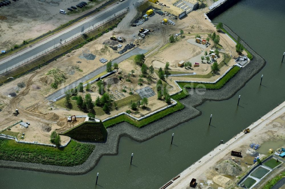 Hamburg aus der Vogelperspektive: Entwicklungsgebiet der Industriebrache Baakenhafen an der Baakenallee in Hamburg, Deutschland