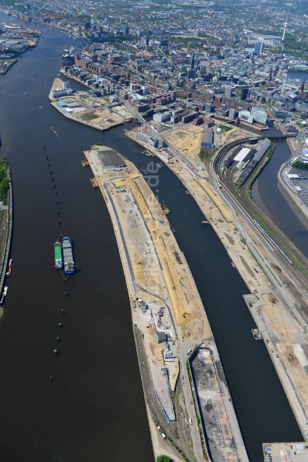 Hamburg aus der Vogelperspektive: Entwicklungsgebiet der Industriebrache Baakenhafen im Ortsteil HafenCity in Hamburg, Deutschland