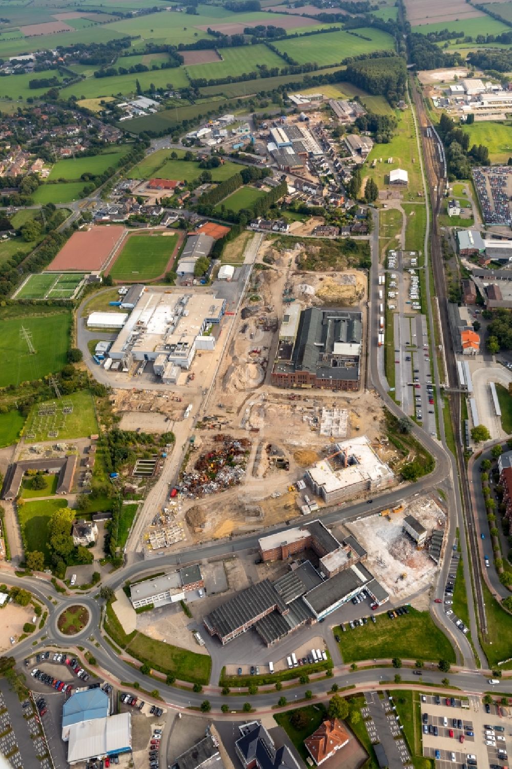 Luftaufnahme Kleve - Entwicklungsgebiet der Industriebrache Bensdorp- Gelände in Kleve im Bundesland Nordrhein-Westfalen, Deutschland