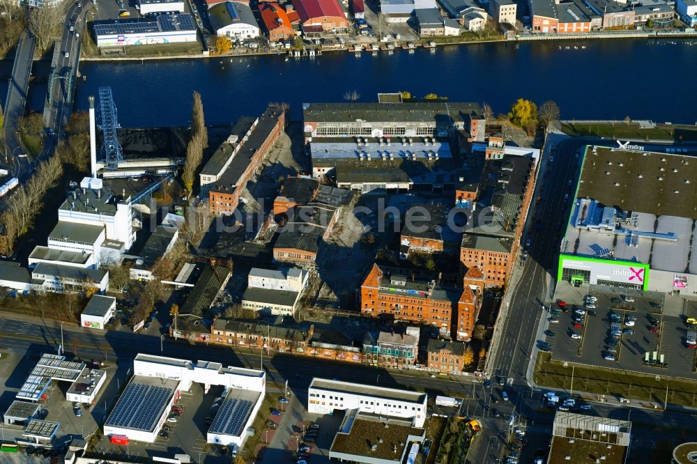 Berlin von oben - Entwicklungsgebiet der Industriebrache des ehemaligen Bärenquell-Brauereigelände im Ortsteil Niederschöneweide in Berlin, Deutschland