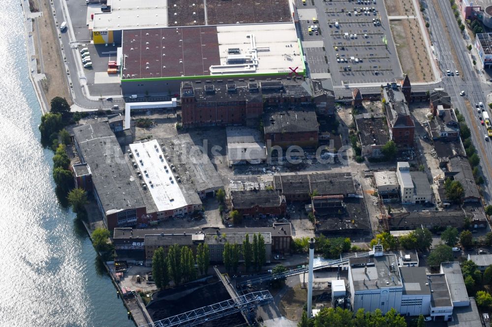 Luftbild Berlin - Entwicklungsgebiet der Industriebrache des ehemaligen Bärenquell-Brauereigelände an der Schnellerstraße im Ortsteil Treptow-Köpenick in Berlin, Deutschland