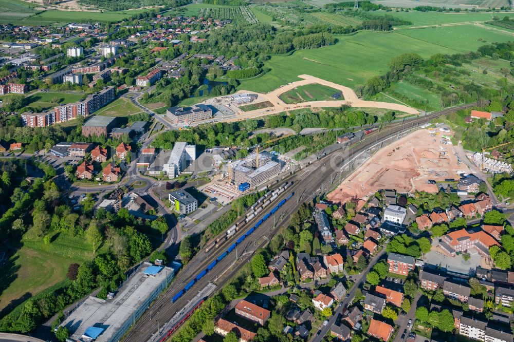 Stade von oben - Entwicklungsgebiet der Industriebrache des ehemaligen Mineralölwerkes in Stade im Bundesland Niedersachsen, Deutschland