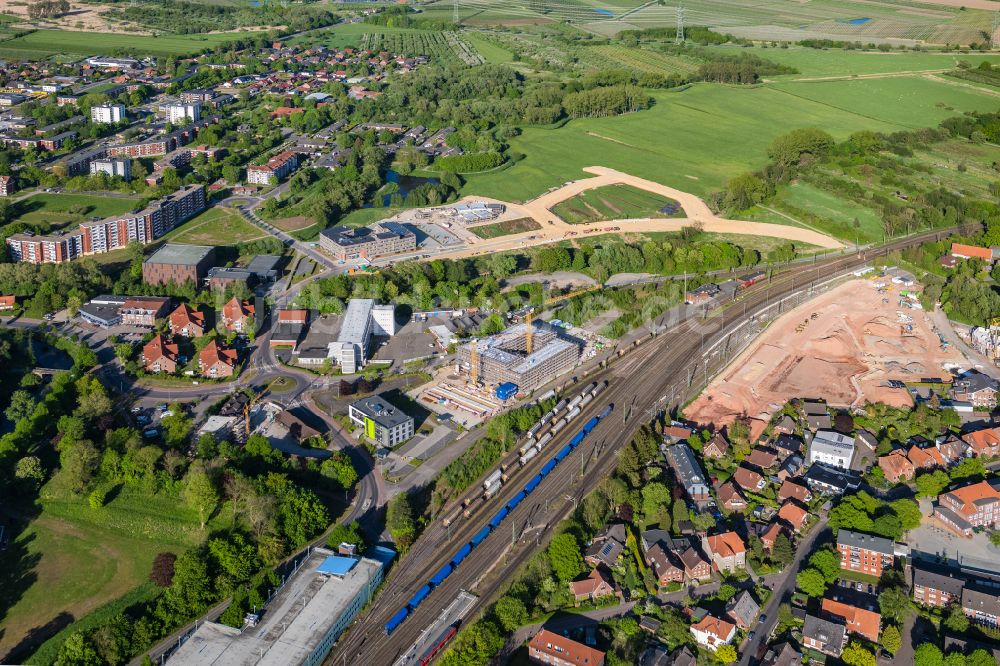 Stade aus der Vogelperspektive: Entwicklungsgebiet der Industriebrache des ehemaligen Mineralölwerkes in Stade im Bundesland Niedersachsen, Deutschland