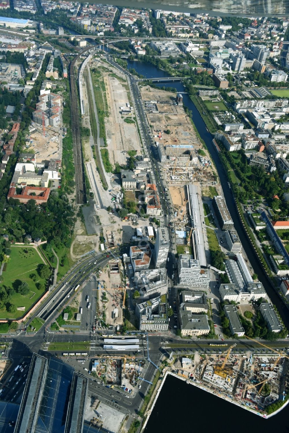 Luftbild Berlin - Entwicklungsgebiet der Industriebrache der Europa City entlang der Heidestraße im Ortsteil Moabit in Berlin, Deutschland