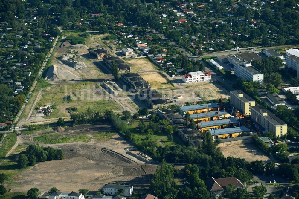 Berlin aus der Vogelperspektive: Entwicklungsgebiet der Industriebrache Flugzeughallen Karlshorst am Biesenhorster Weg - Karlshorster Weg im Ortsteil Karlshorst in Berlin