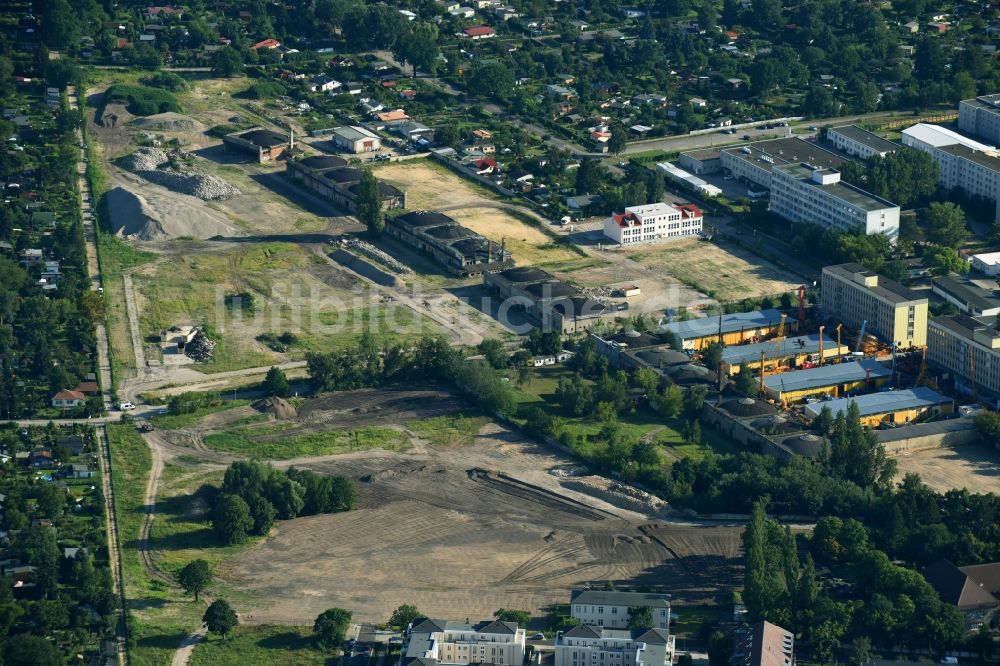 Luftaufnahme Berlin - Entwicklungsgebiet der Industriebrache Flugzeughallen Karlshorst am Biesenhorster Weg - Karlshorster Weg im Ortsteil Karlshorst in Berlin