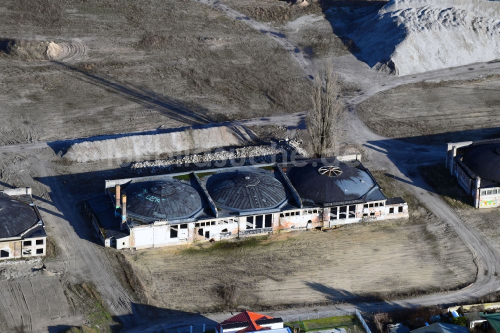 Berlin aus der Vogelperspektive: Entwicklungsgebiet der Industriebrache Flugzeughallen Karlshorst am Biesenhorster Weg - Karlshorster Weg im Ortsteil Karlshorst in Berlin