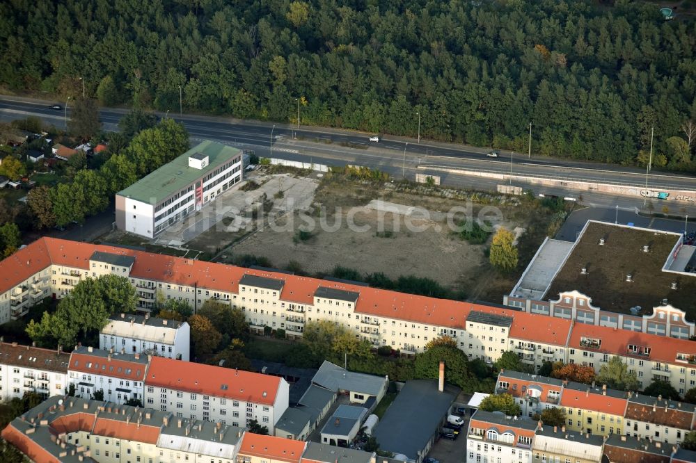 Berlin aus der Vogelperspektive: Entwicklungsgebiet der Industriebrache Fuststraße - Mentelinstraße - Rummelsburger Straße in Berlin