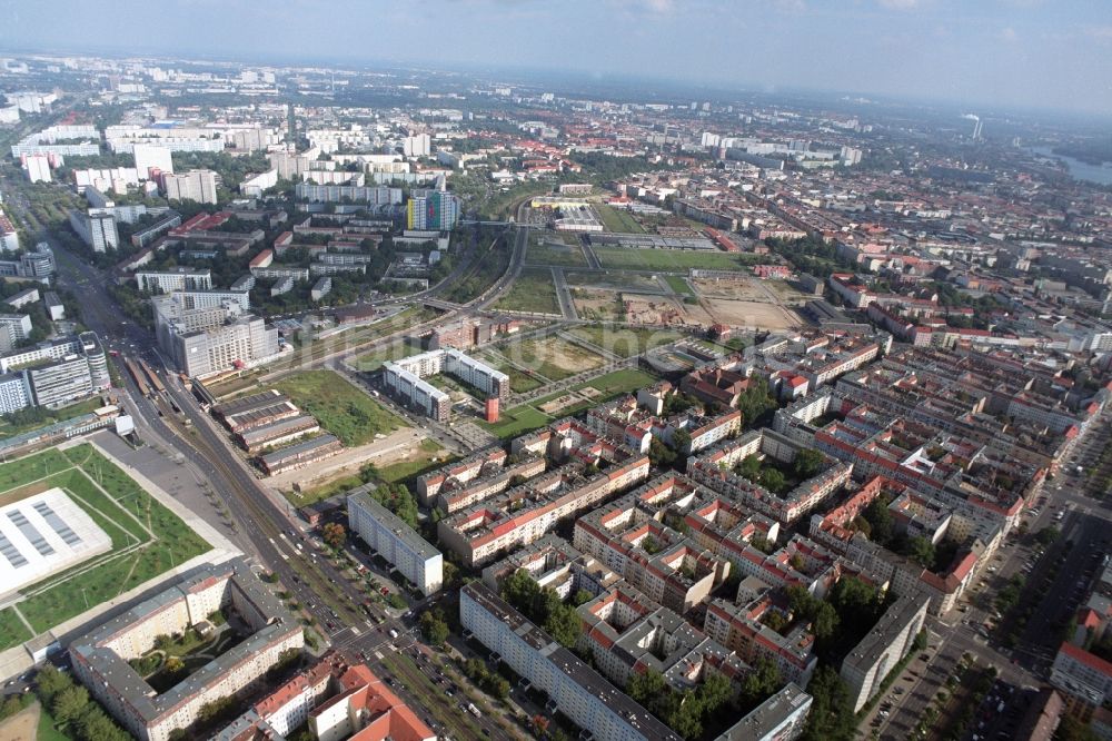 Berlin aus der Vogelperspektive: Entwicklungsgebiet der Industriebrache Gelände des Alten Schlachthof an der Eldenaer Straße - Thaerstraße im Ortsteil Friedrichshain in Berlin, Deutschland