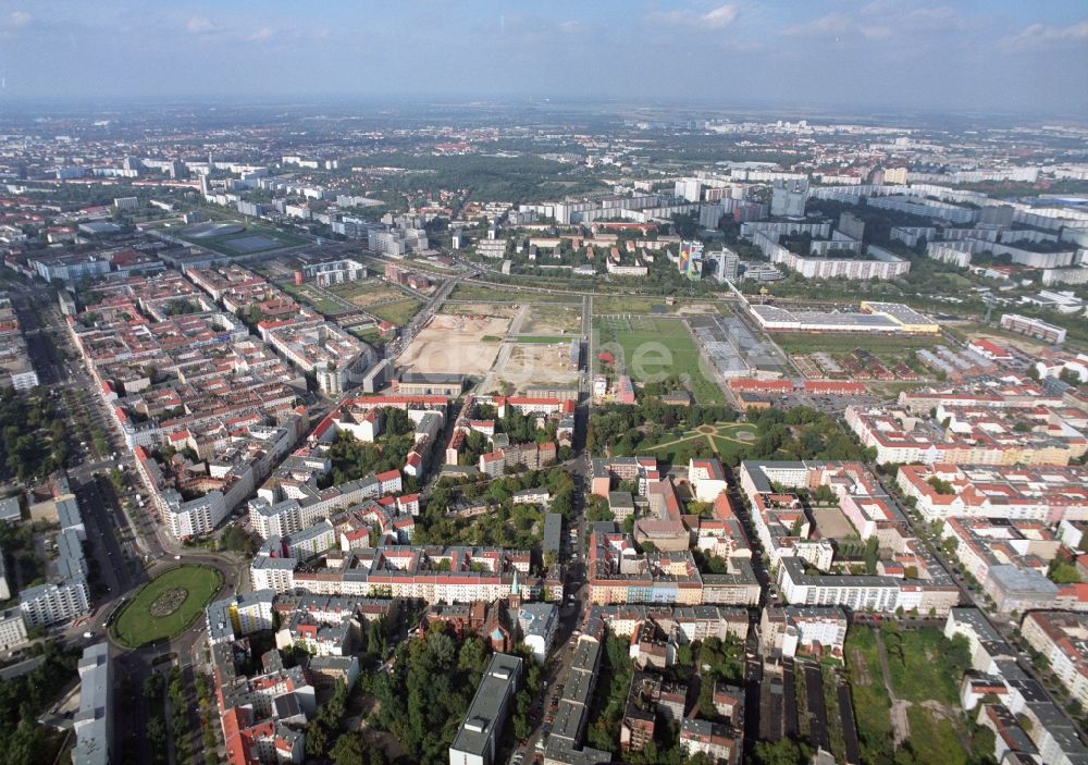 Berlin von oben - Entwicklungsgebiet der Industriebrache Gelände des Alten Schlachthof an der Eldenaer Straße - Thaerstraße im Ortsteil Friedrichshain in Berlin, Deutschland