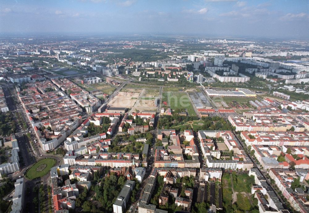 Luftaufnahme Berlin - Entwicklungsgebiet der Industriebrache Gelände des Alten Schlachthof an der Eldenaer Straße - Thaerstraße im Ortsteil Friedrichshain in Berlin, Deutschland