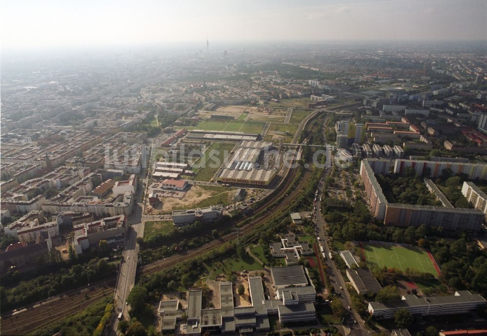 Berlin von oben - Entwicklungsgebiet der Industriebrache Gelände des Alten Schlachthof an der Eldenaer Straße - Thaerstraße im Ortsteil Friedrichshain in Berlin, Deutschland