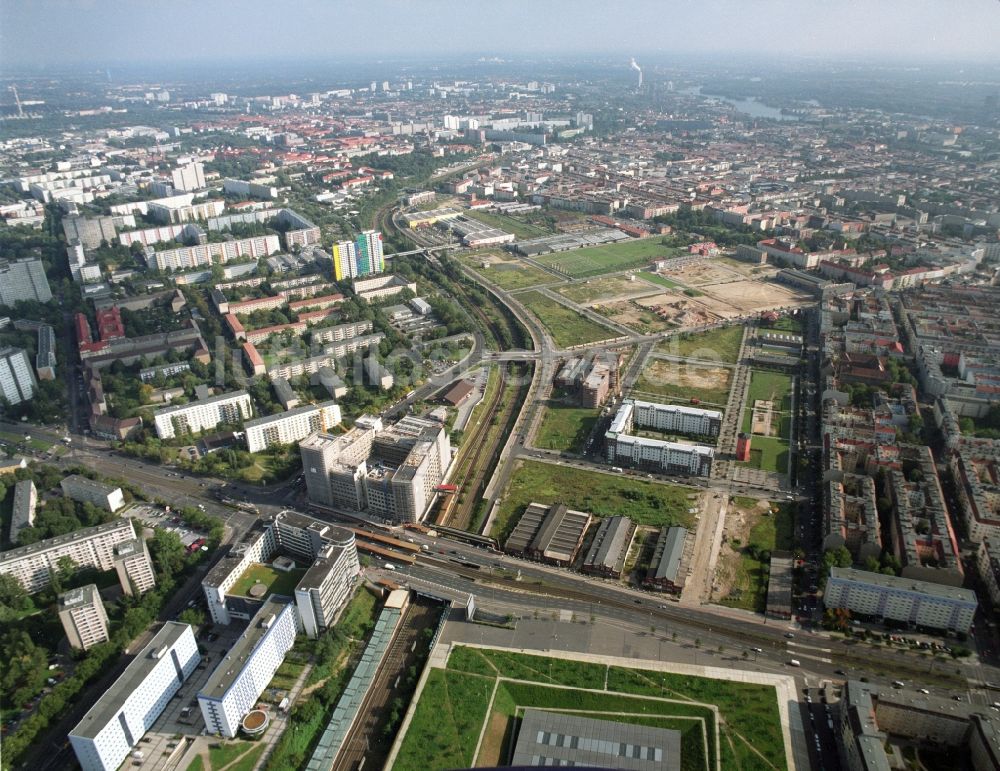 Luftaufnahme Berlin - Entwicklungsgebiet der Industriebrache Gelände des Alten Schlachthof an der Eldenaer Straße - Thaerstraße im Ortsteil Friedrichshain in Berlin, Deutschland