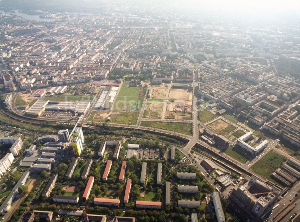 Luftaufnahme Berlin - Entwicklungsgebiet der Industriebrache Gelände des Alten Schlachthof an der Eldenaer Straße - Thaerstraße im Ortsteil Friedrichshain in Berlin, Deutschland