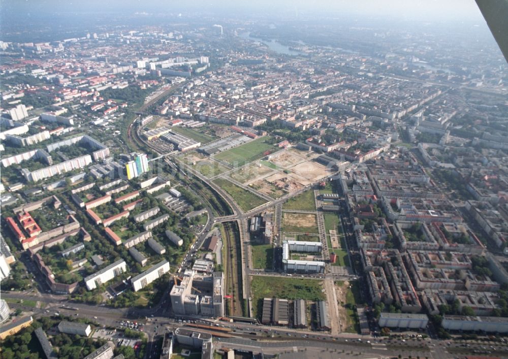 Berlin von oben - Entwicklungsgebiet der Industriebrache Gelände des Alten Schlachthof an der Eldenaer Straße - Thaerstraße im Ortsteil Friedrichshain in Berlin, Deutschland