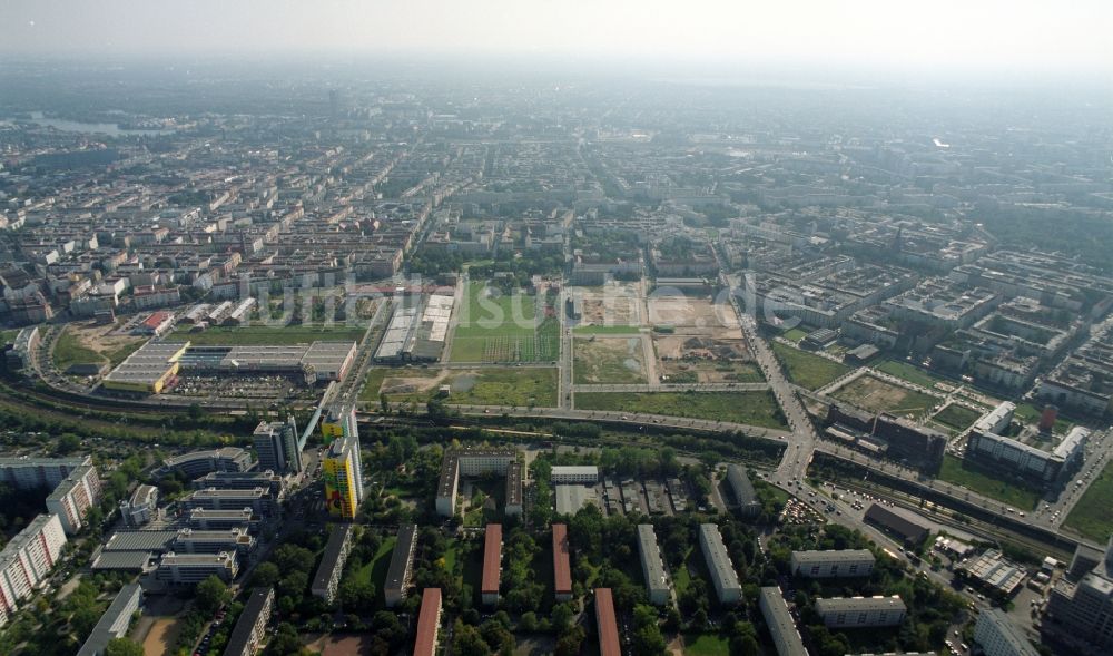 Luftbild Berlin - Entwicklungsgebiet der Industriebrache Gelände des Alten Schlachthof an der Eldenaer Straße - Thaerstraße im Ortsteil Friedrichshain in Berlin, Deutschland