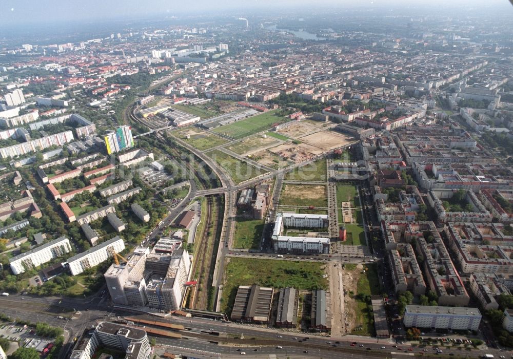 Luftaufnahme Berlin - Entwicklungsgebiet der Industriebrache Gelände des Alten Schlachthof an der Eldenaer Straße - Thaerstraße im Ortsteil Friedrichshain in Berlin, Deutschland