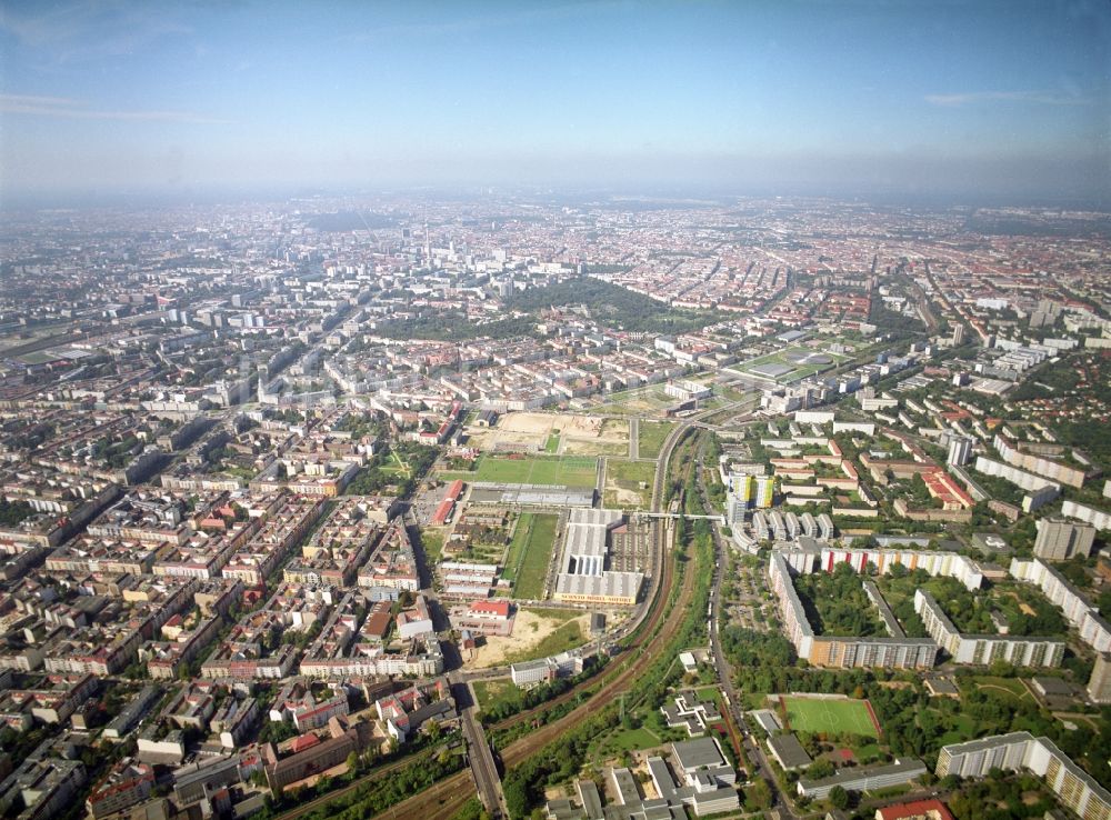 Luftbild Berlin - Entwicklungsgebiet der Industriebrache Gelände des Alten Schlachthof an der Eldenaer Straße - Thaerstraße im Ortsteil Friedrichshain in Berlin, Deutschland